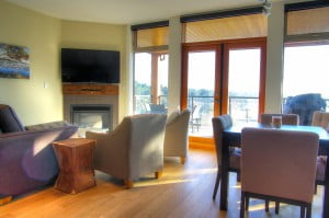 Living rooms with flat screen TVs: Luxury vacation rental on Salt Spring Island