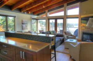 Luxury accommodation on Salt Spring Island. Apartment with a view