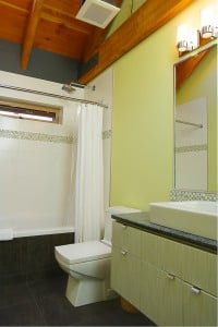 Modern, clean and bright bathrooms . Luxury Accommodation on Salt Spring Island
