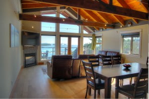 Spacious, open concept vacation rental: The Penthouse suite, Salt Spring Island